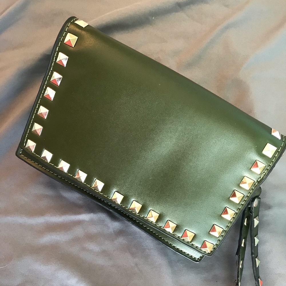 Inzi wristlet bag